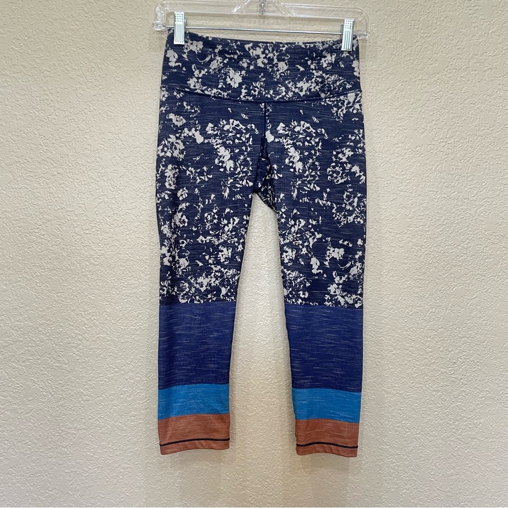 PRANA Women's Pillar Printed Capri Cropped Leggings in Nautical Canopy Gorpcore